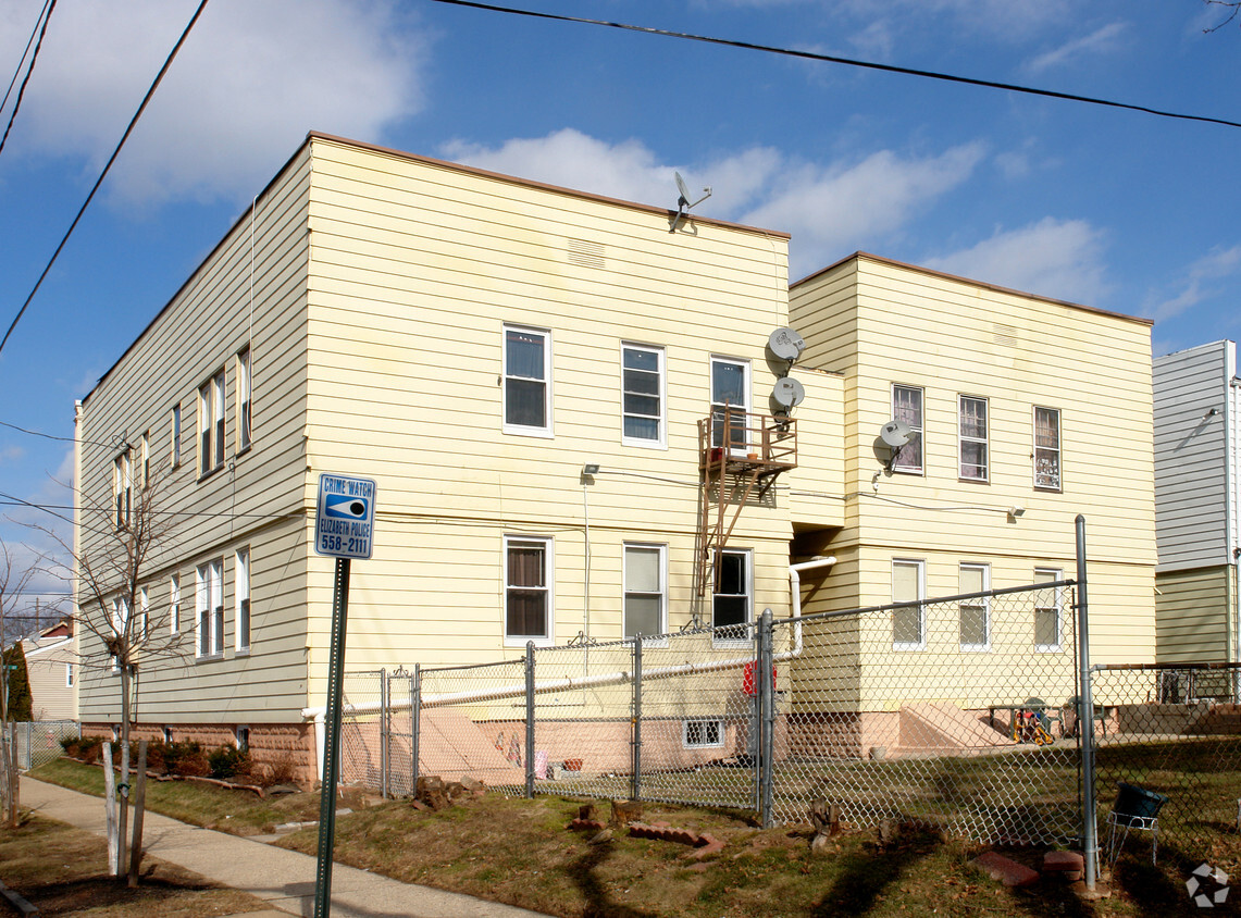 Building Photo - 960-962 Grove St