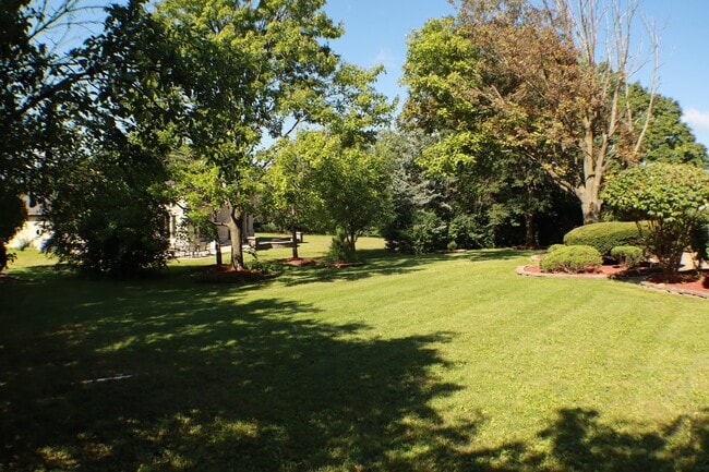 Building Photo - 44 Kingston Dr