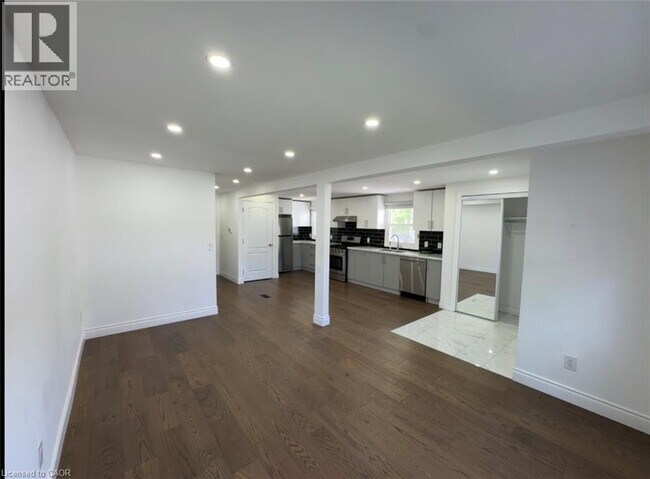 Building Photo - 28 Timberlane Crescent