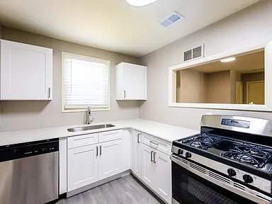 Building Photo - 700 Robison Dr