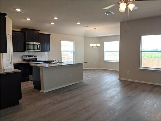 Foto del edificio - 207 Nathaniel Dr