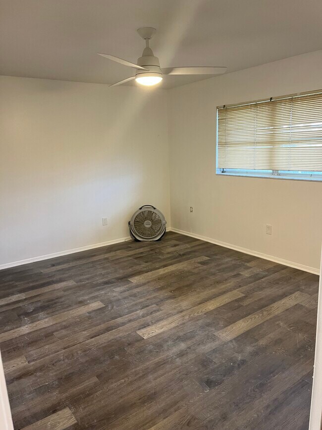 Building Photo - 5725 Fernley Dr E