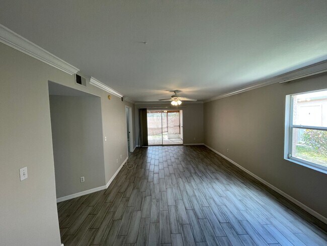 Foto del edificio - 26741 Little John Ct