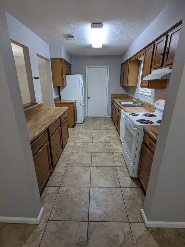 Foto del edificio - 3419 Thresher Dr