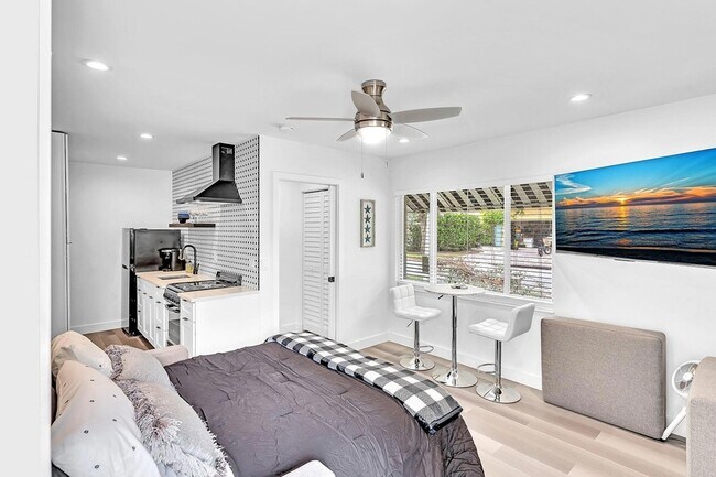 Building Photo - 649 NE 16th Terrace