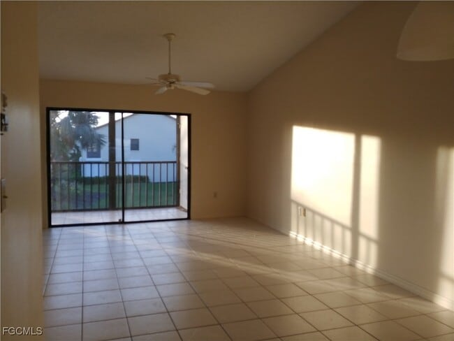 Foto del edificio - 9265 Lake Park Dr