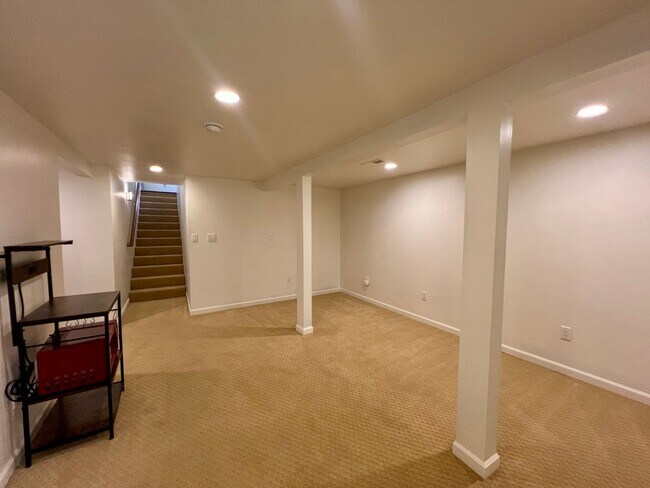 Foto del edificio - Cozy 1 bedroom with Kitchenette available ...