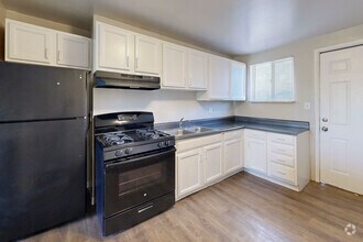 2BR, 2BA - 750SF - Kitchen - Alpine Flats