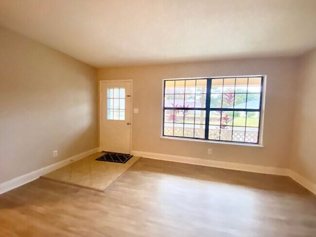 Building Photo - 361 Evergreen Pl