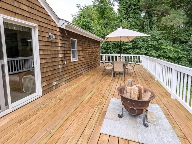 Building Photo - 3 Hickory Ln