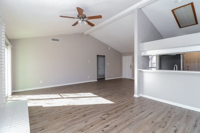 Building Photo - 426 Revolution Ln