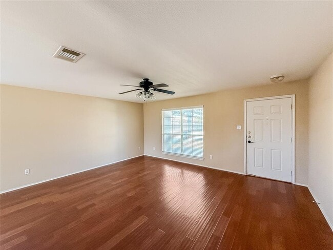 Building Photo - 909 Remington Dr