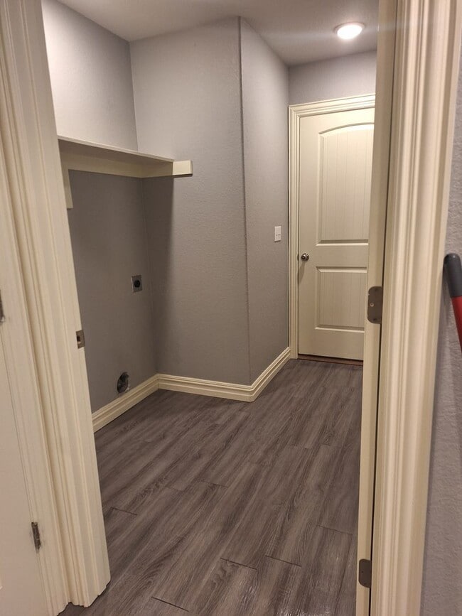 Building Photo - 3 bedroom Duplex