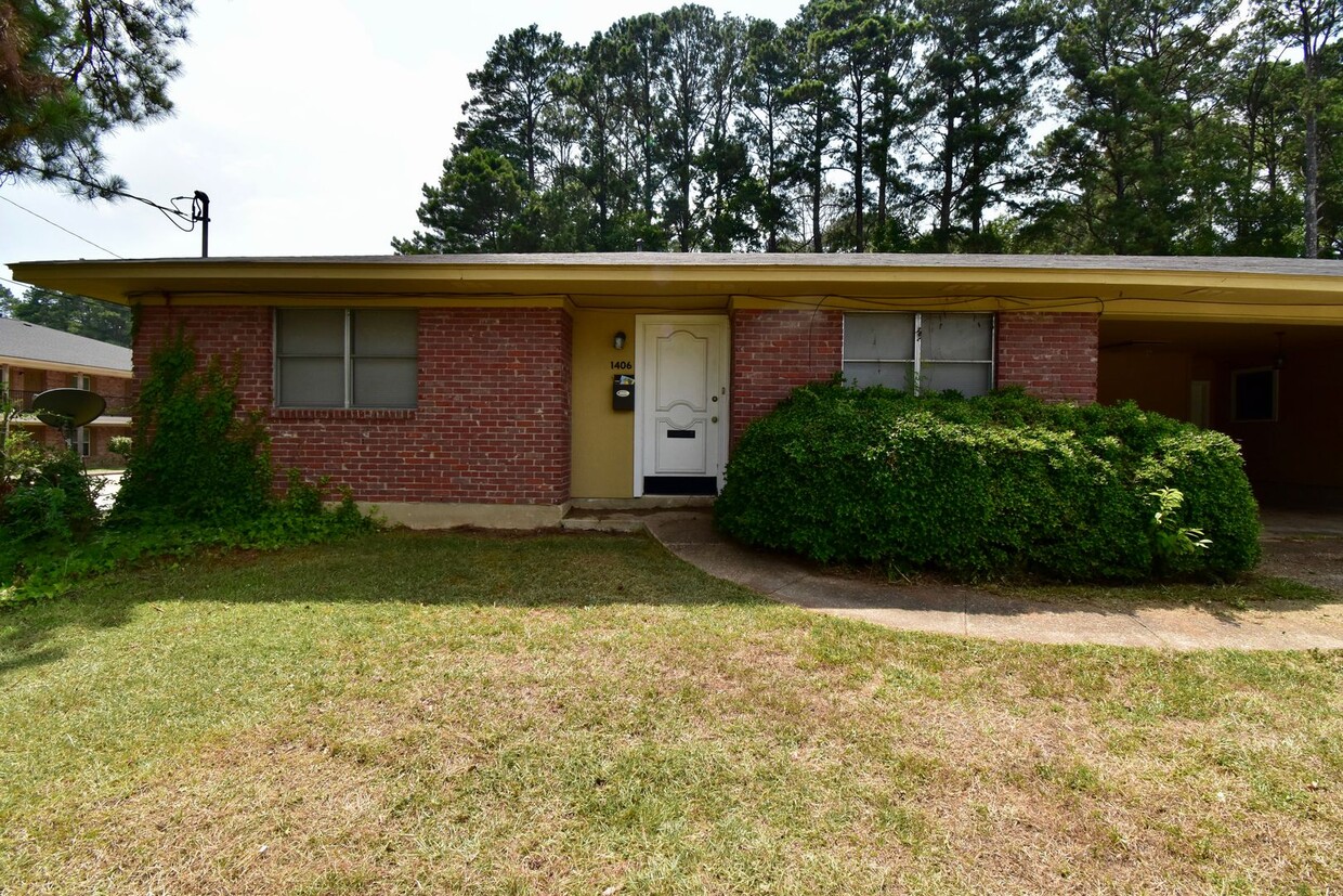 Primary Photo - Tech Farm Duplex