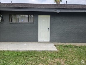Building Photo - 800 E Tulipan Ave