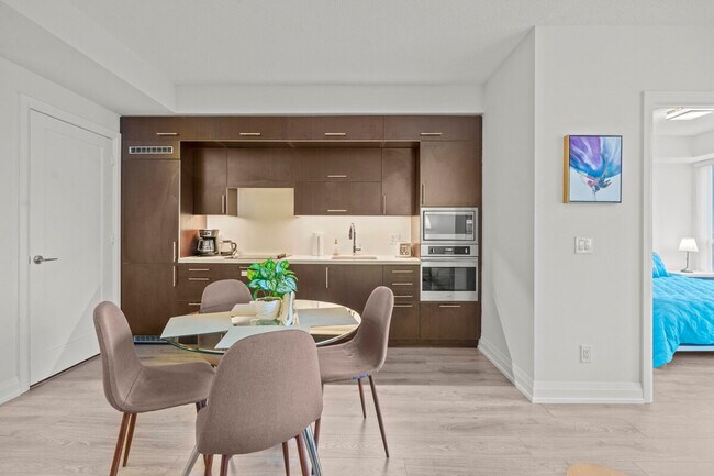 Photo du bâtiment - 33 Sheppard Ave E