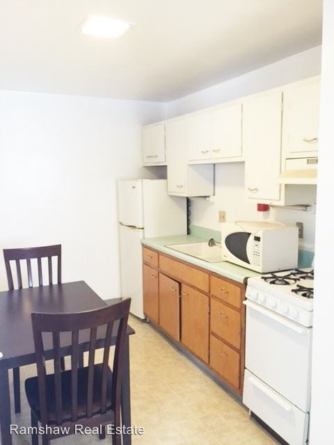 Building Photo - Studio, 1 bath Room For Rent - 1105 W. Oregon