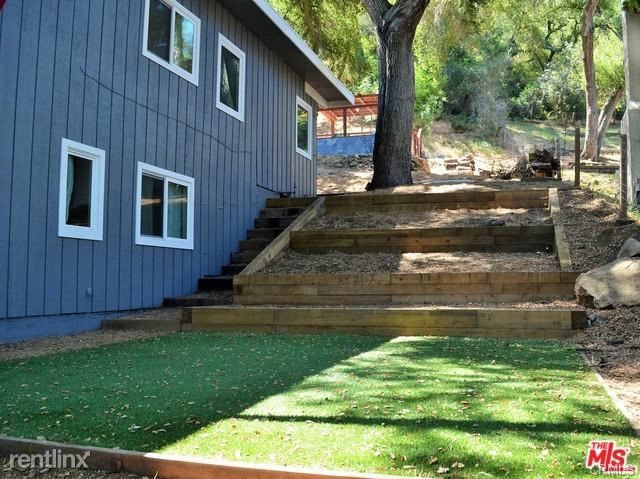 Building Photo - 1145 Old Topanga Canyon Rd