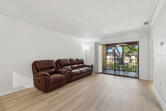 Foto del edificio - 10100 Sailwinds Blvd N