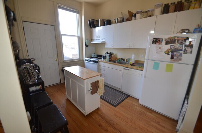 Foto del edificio - 1155 W Dickens Ave