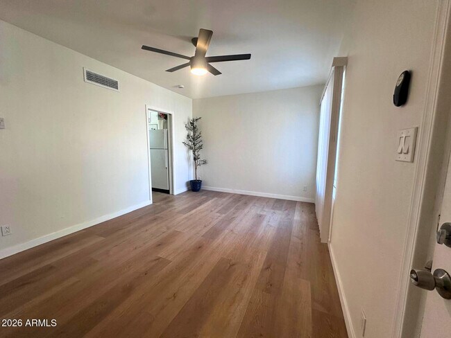 Foto del edificio - 3927 N Longview Ave