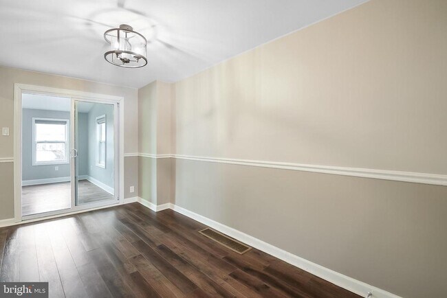 Foto del edificio - 807 Surrey Ln