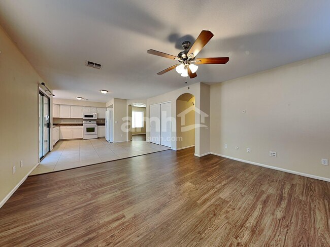 Foto del edificio - 2871 S 160th Ln