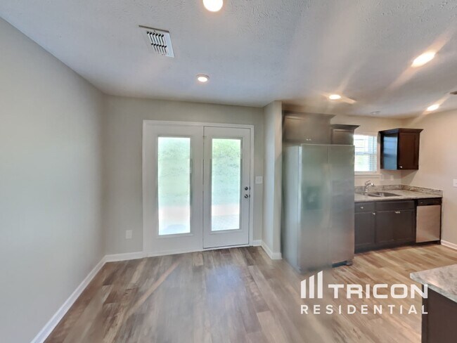 Foto del edificio - 913 Latting Dr