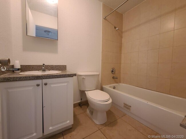Foto del edificio - 400 NW 65th Ave