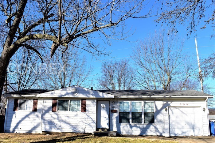 Primary Photo - Charming 3 Bedroom Ranch