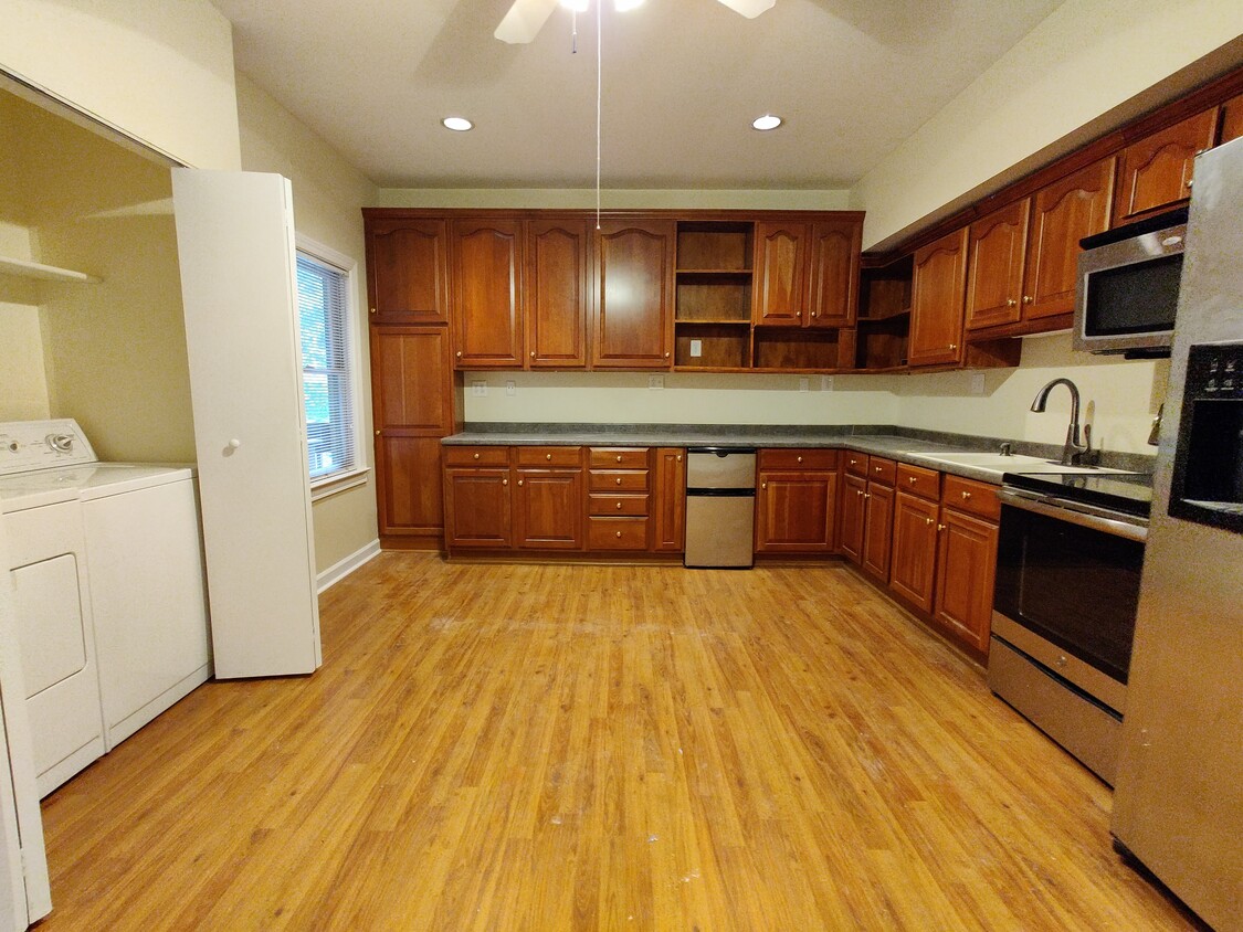 Primary Photo - 701 Yorkshire Rd NE