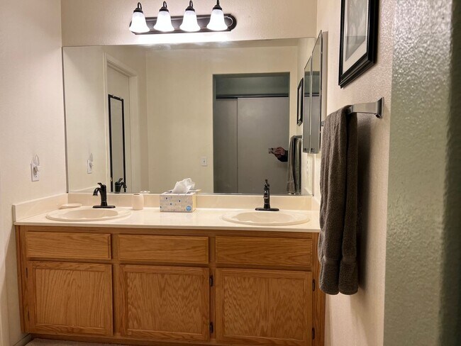 Building Photo - Green Valley -