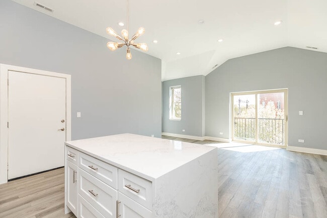 Foto del edificio - 6632 S Kenwood Ave