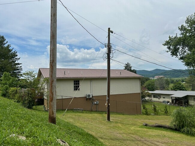 Building Photo - 237 Kingsley Drive