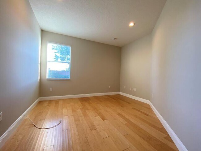 Foto del edificio - 10060 Stratford Pointe Ave