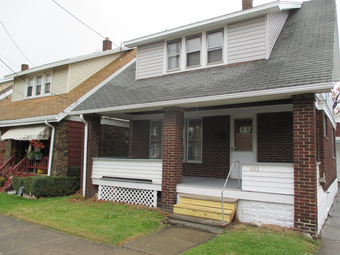 Primary Photo - 613 Elm Ct