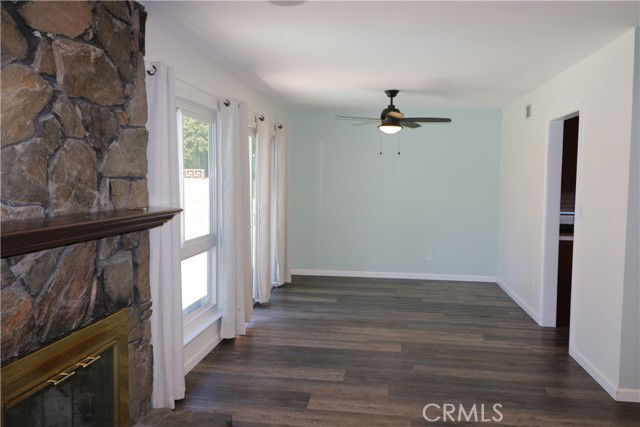 Foto del edificio - 27521 Glasser Ave