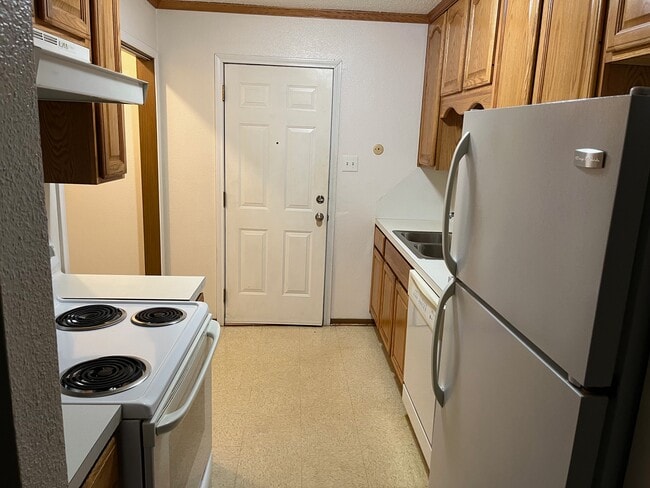 Building Photo - 6064 Bedford Dr