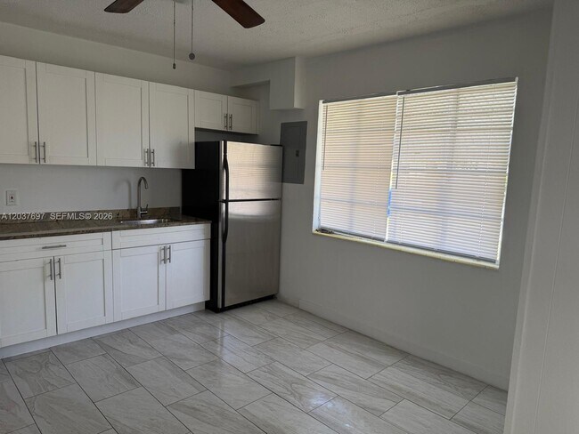 Foto del edificio - 1324 N 58th Ave