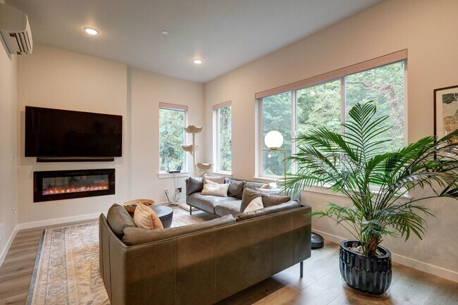 Foto del edificio - Beautiful and Spacious 4bd/4ba Townhome Av...