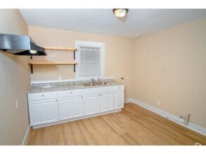 Building Photo - 1323 Lamar St