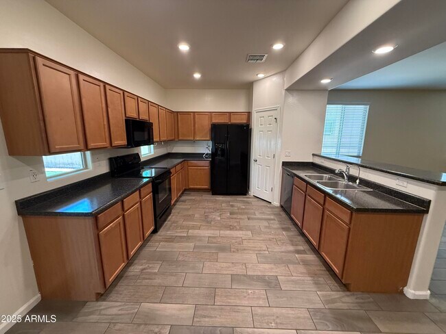 Building Photo - 888 E Aberdeen Dr