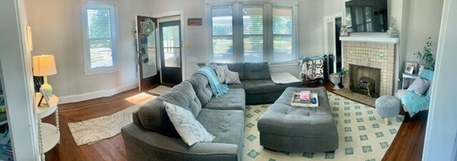 Living Room - 1328 Herschel Ave