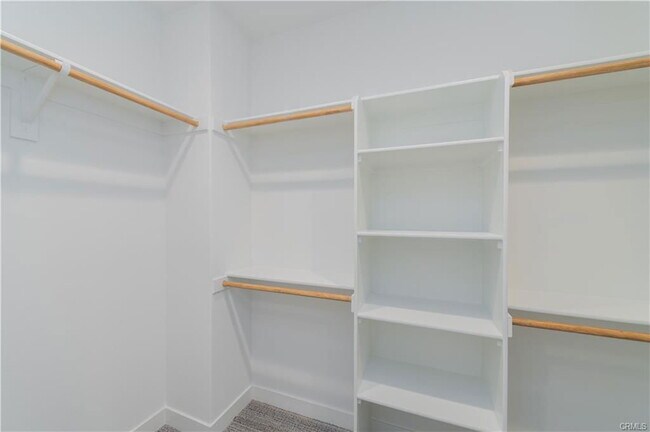 Building Photo - 211 Sawbuck