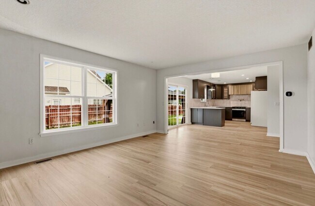 Foto del edificio - ? Luxury Living in Saginaw Township | 4 Bed • 4 Bath ?