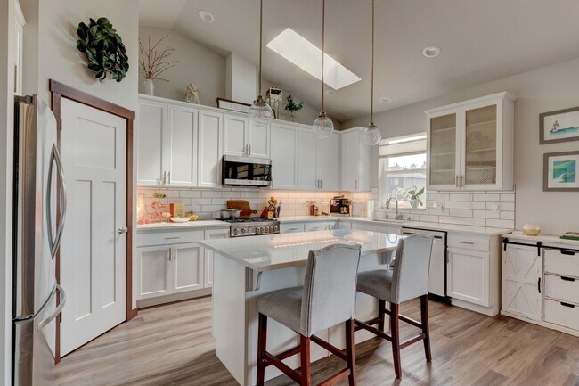 Foto del edificio - Newer construction 3 Bed 2 Bath Rambler home.