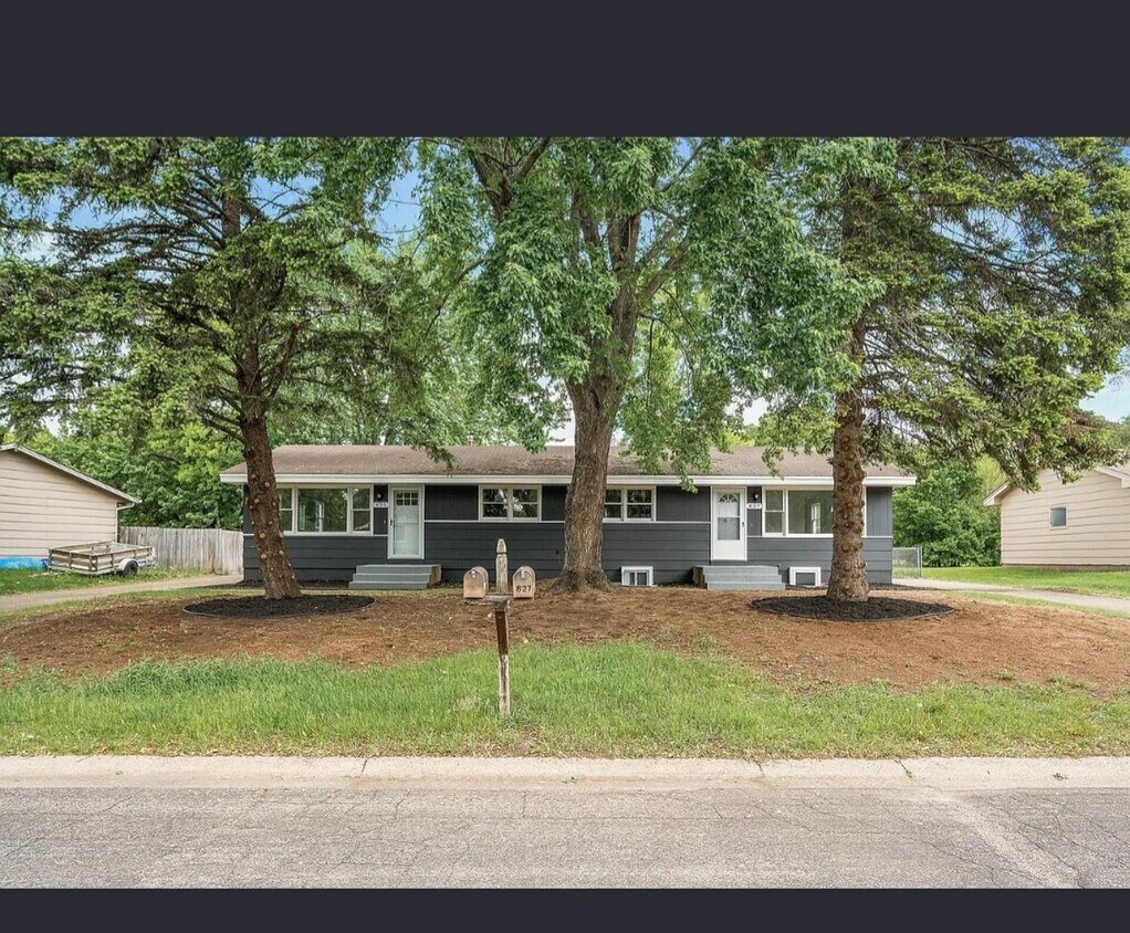 Foto principal - 825 Elm Creek Cir