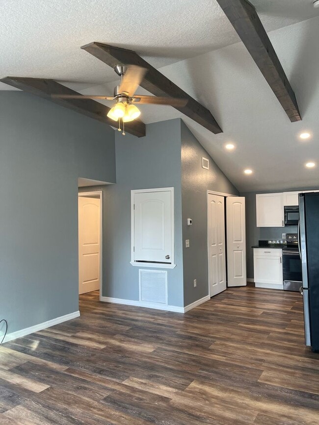 Building Photo - Great 3 bedroom 2 bath home