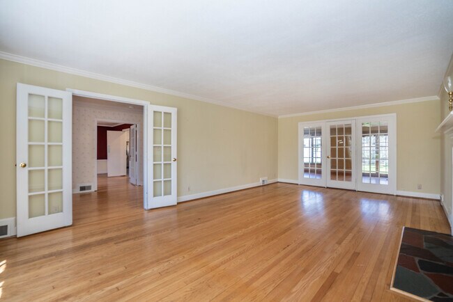 Living Room - 88 Pilgrim Rd