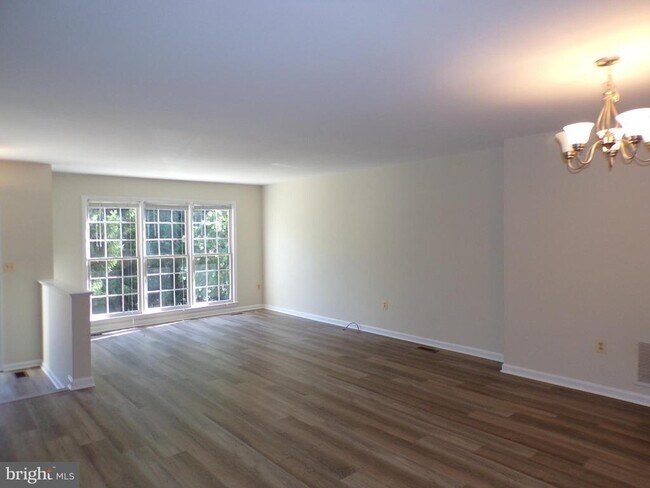 Foto del edificio - 8305 Ridge Crossing Ln